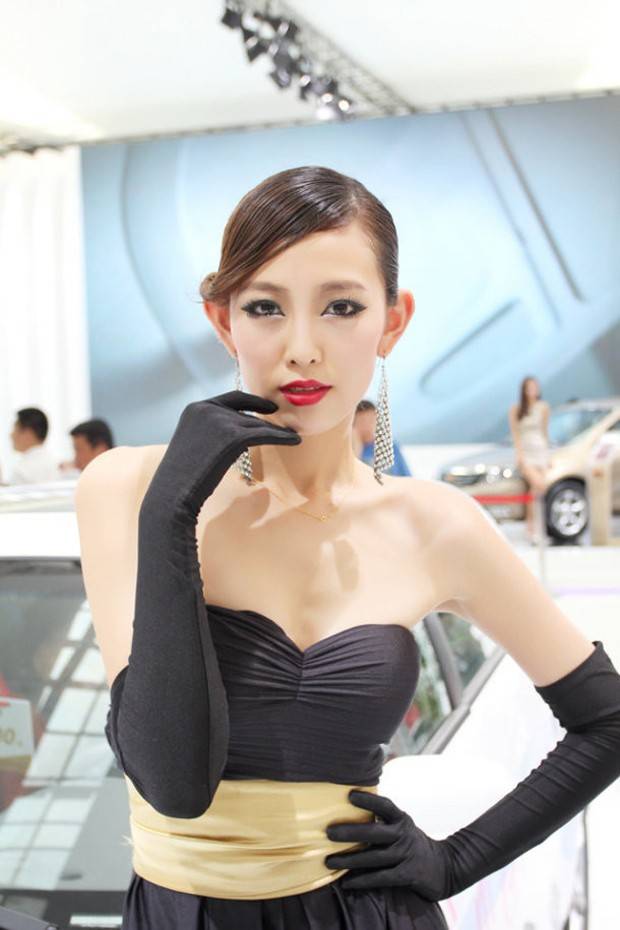 车模深V礼服扮演性感少女-3