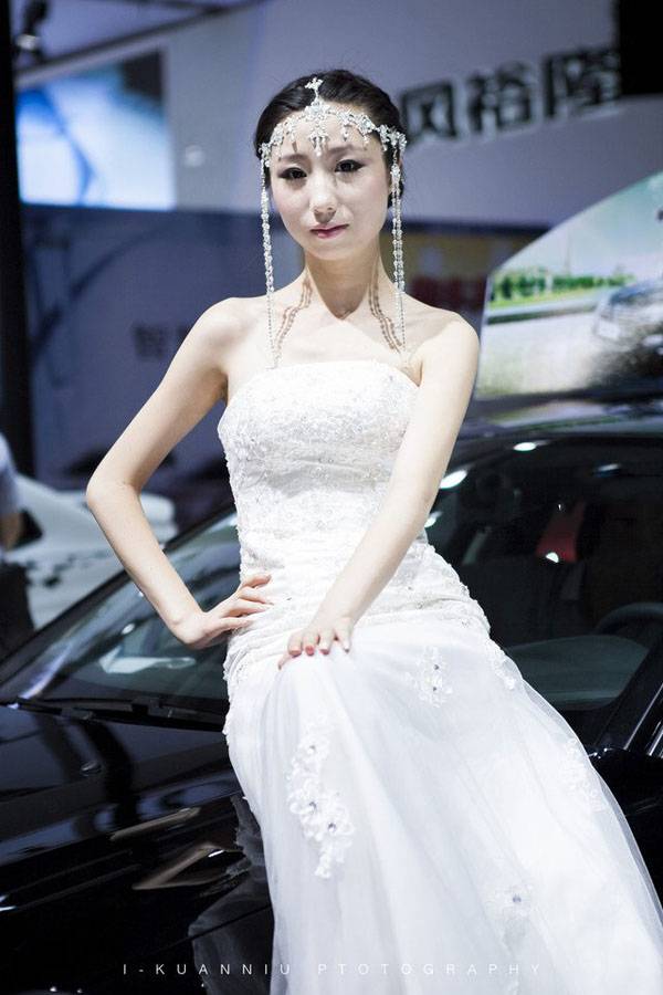乌鲁木齐香车美女车展-8