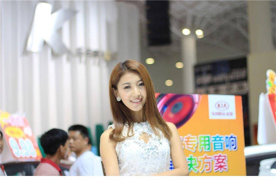 2013海南车展甜美车模-2
