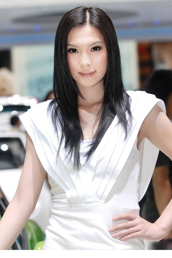 上海车展闪闪迷人的美女车模-8