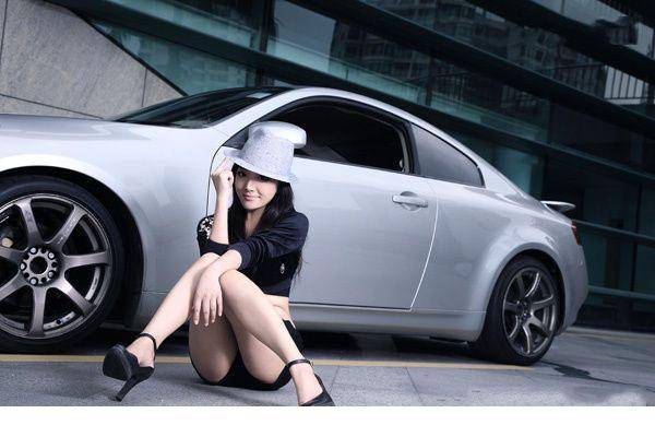 清秀性感的车模-4
