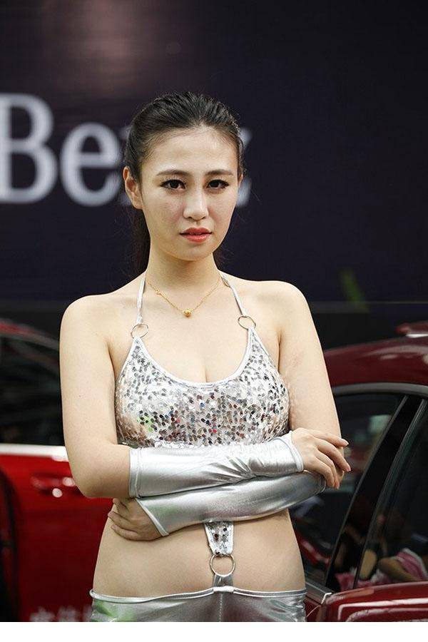 车展上的小妖精丰满身姿-6