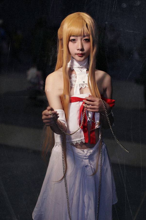 CP15模特性感摆拍写真大图