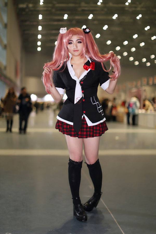 CP15模特性感摆拍写真大图-3