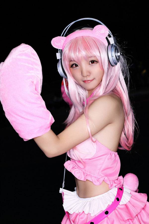 CP15模特性感摆拍写真大图-7