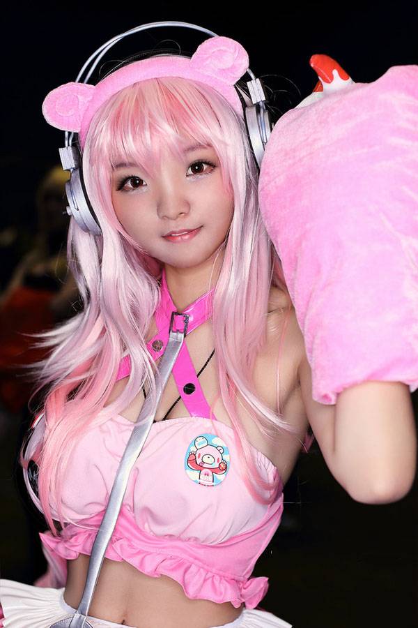 CP15模特性感摆拍写真大图-8