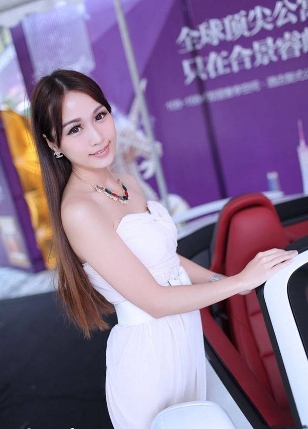 白皙美丽甜美迷人车模-2