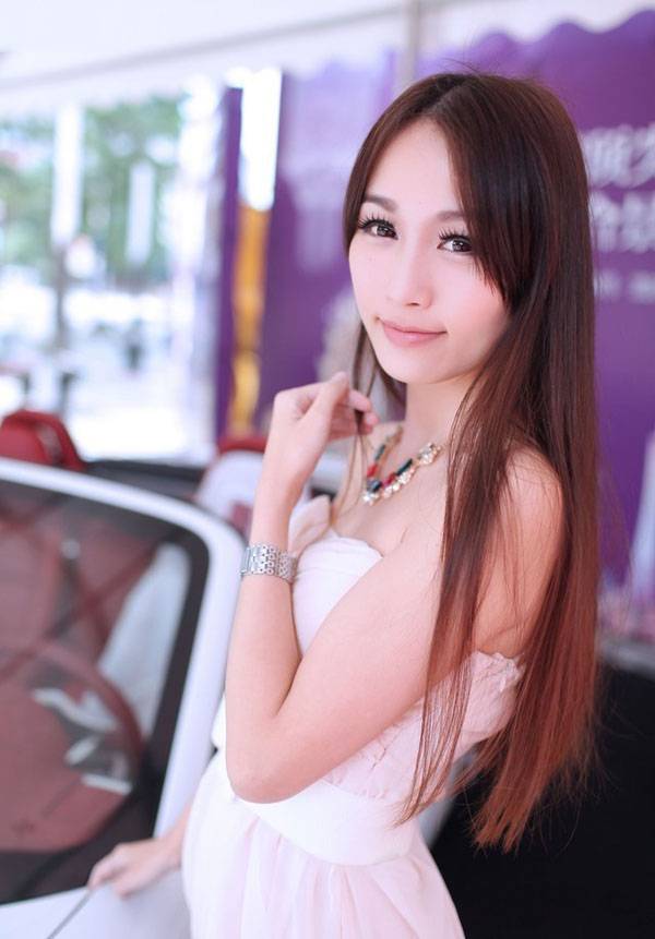 白皙美丽甜美迷人车模-4