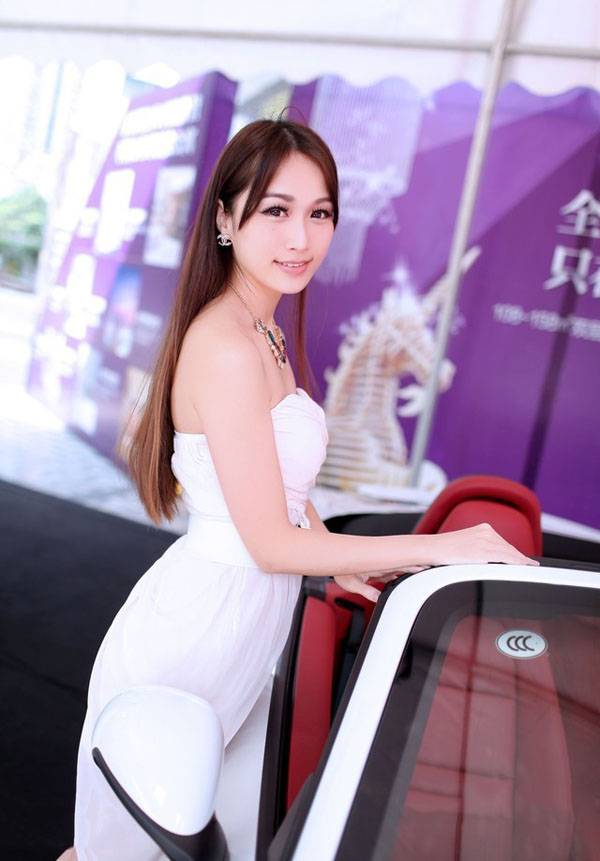 白皙美丽甜美迷人车模-5