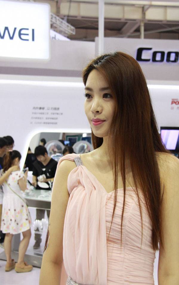 美艳模特长裙飘逸-2