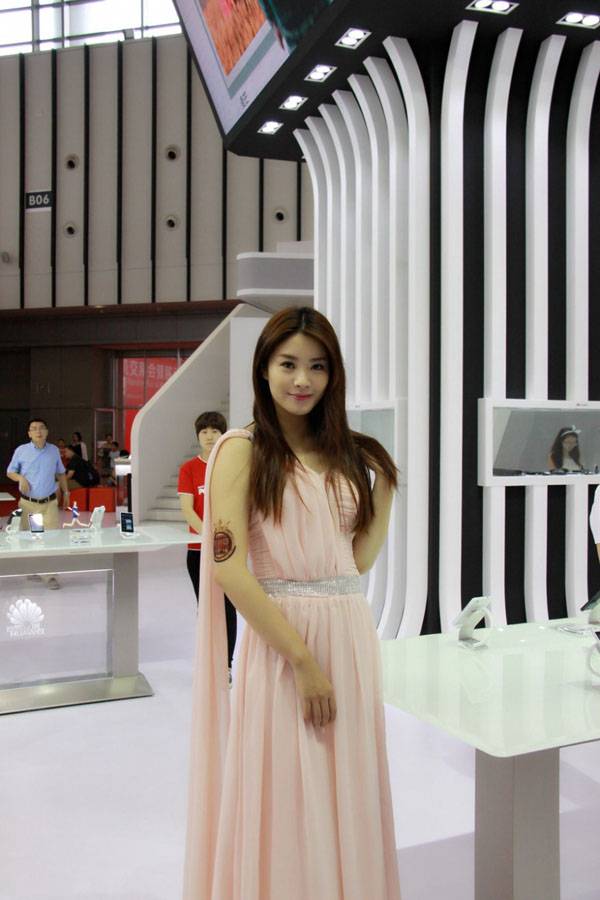 美艳模特长裙飘逸-8