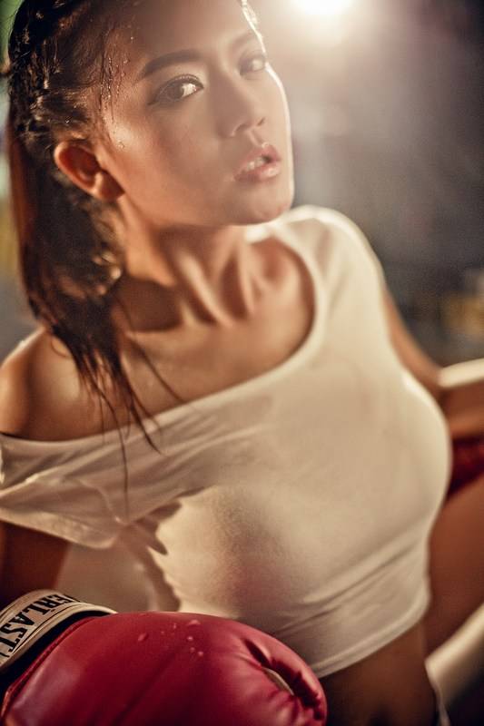 中国拳击美女主持大秀一字马-5