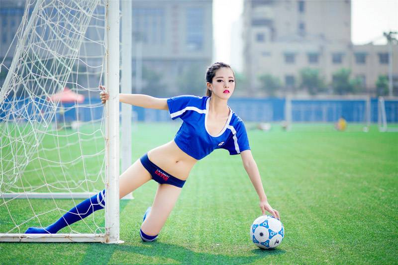 足球宝贝火辣上阵 小蛮腰十分诱人