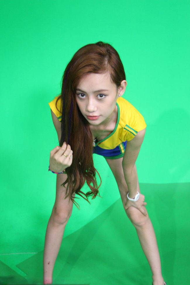 俏皮可人足球宝贝于港妹助威巴西-9