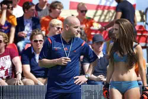 比利时小姐世界杯比赛内衣秀登场 球迷热情似火饱受艳福-4