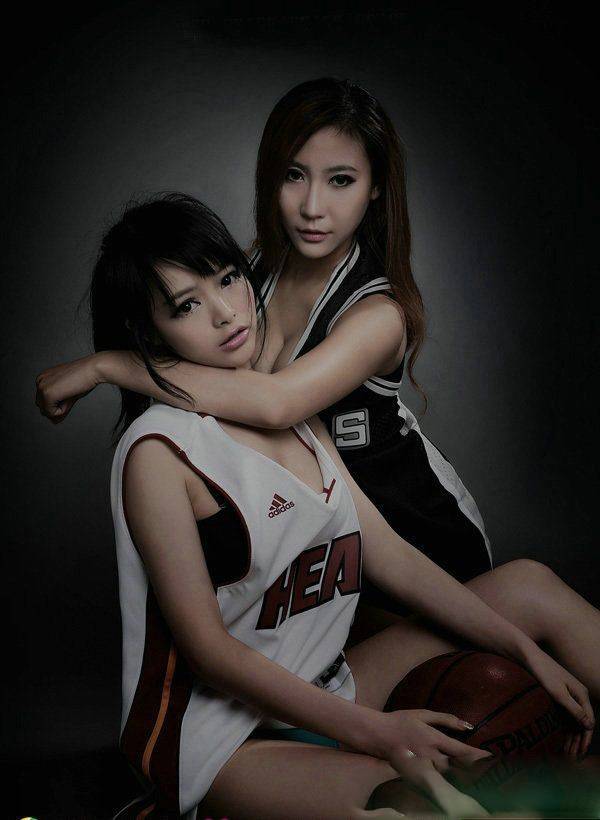 野性十足热辣篮球姐妹花