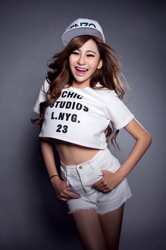 性感足球宝贝吴沐熙秀美胸-7