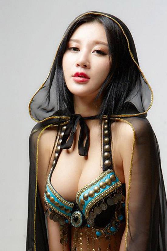 最胸足球宝贝樊玲变身修道士-4