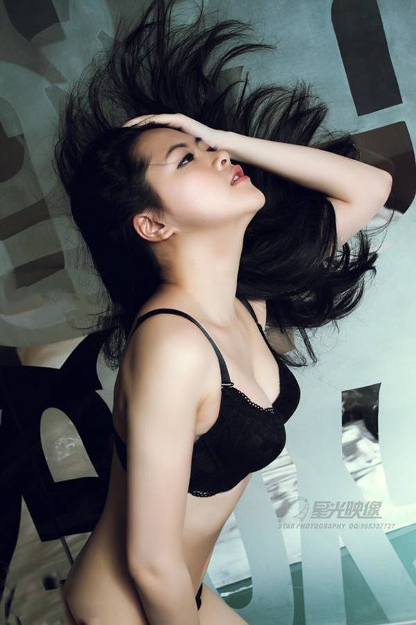 黑色内衣时尚性感-3