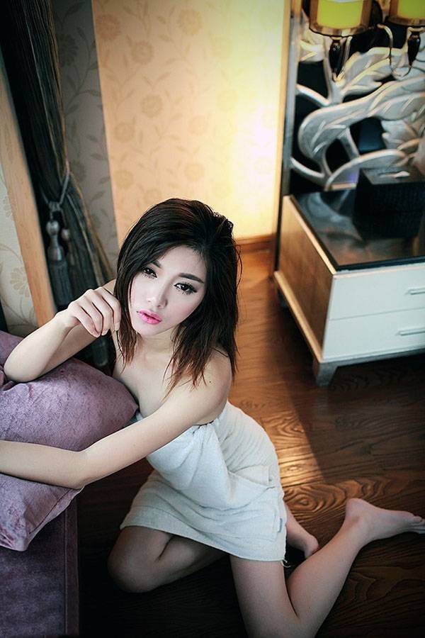 刚出浴的美人撩人姿态-6