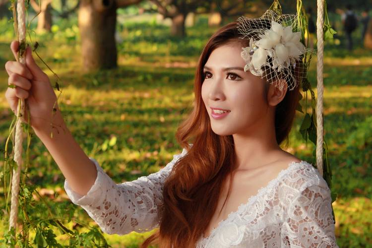 户外秋千上的唯美仙子-7