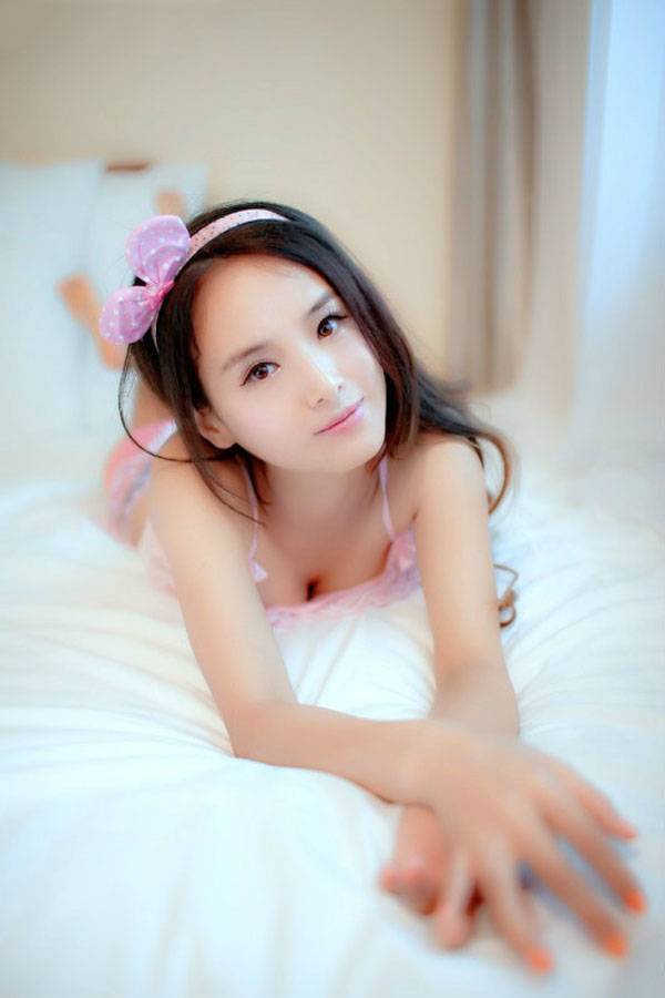 嘟嘴可爱的娇嫩女生内衣秀-5