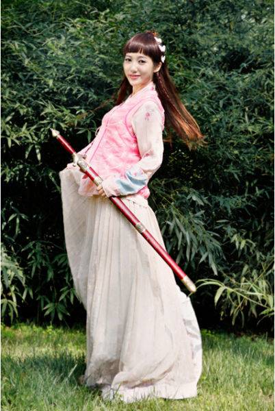 北大小师妹灵动古装照走红网络