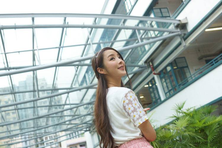 清纯少女的唯美笑容