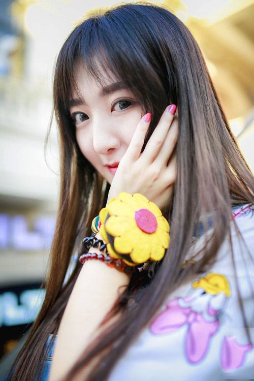 阳光充足的可爱美女-2