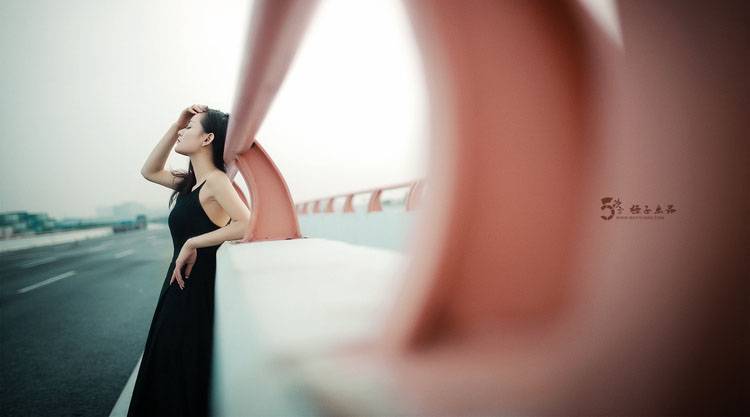 渴望拥抱的妖娆女子-8