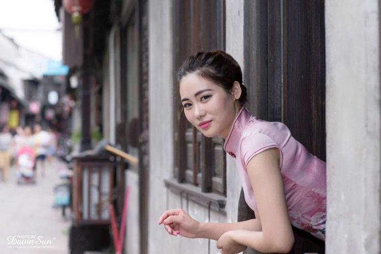 夕阳古镇下的美艳少妇-4