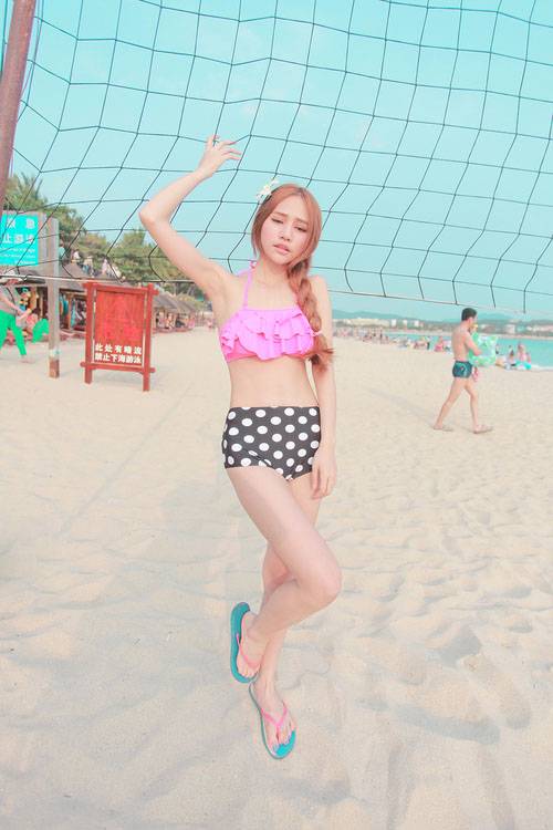 性感清新的美女海边放纵