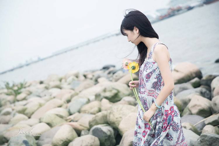 娇艳如花的海边清纯少女-8