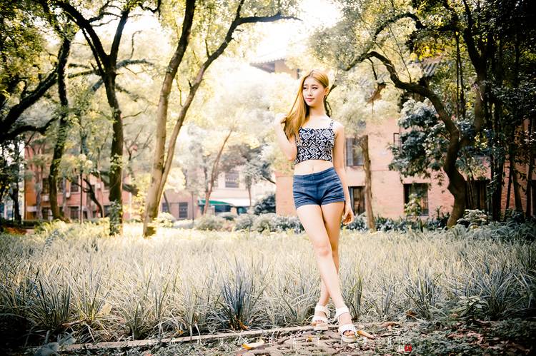 清新妖娆的纯美少女户外写真-9