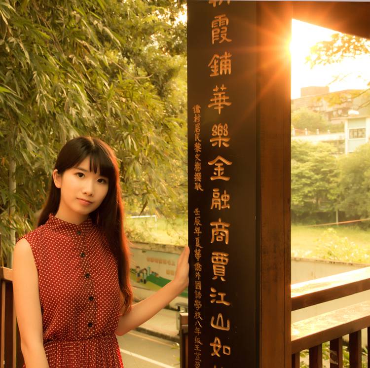 清纯可爱的格子裙少女-8