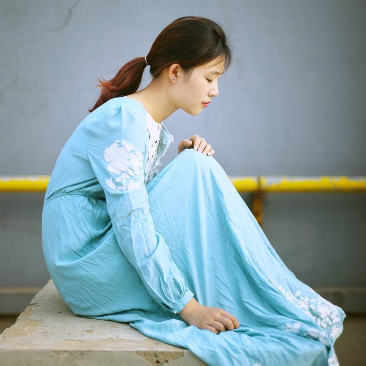 清新少女体会天台上的宁静-2