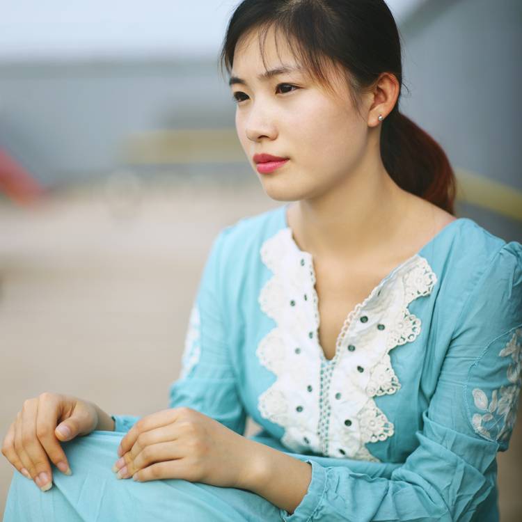 清新少女体会天台上的宁静-3