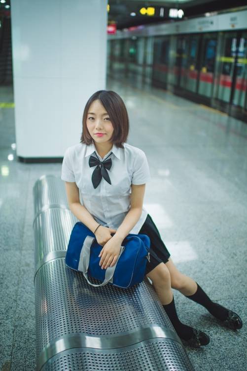 等待列车的清纯校花-5