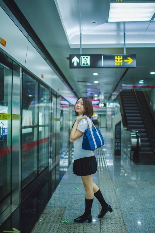 等待列车的清纯校花-7