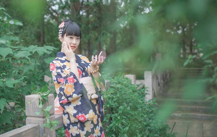 清纯可爱的和服少女