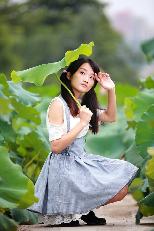 出淤泥而不染的荷花少女-4