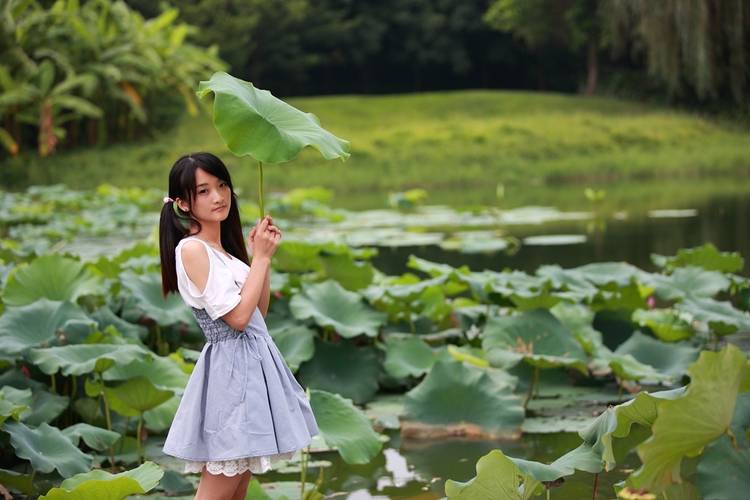 出淤泥而不染的荷花少女-6