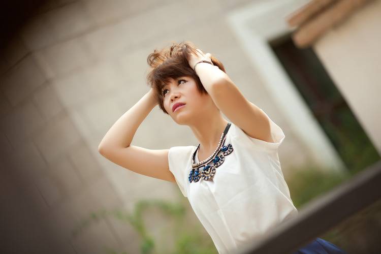 蓝裙少女肚子徘徊在这金城中-5