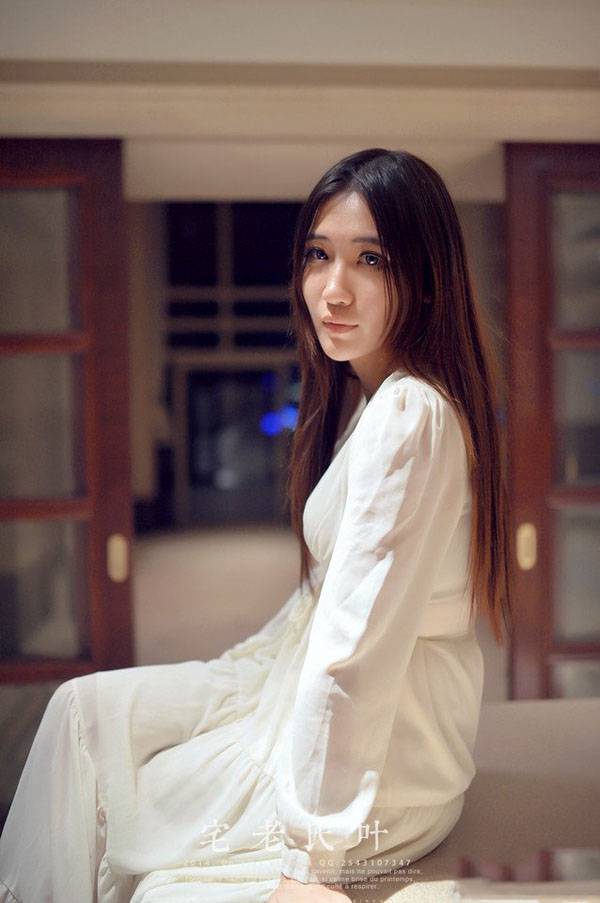 青纯白衣女子叶家古宅高清写真-3