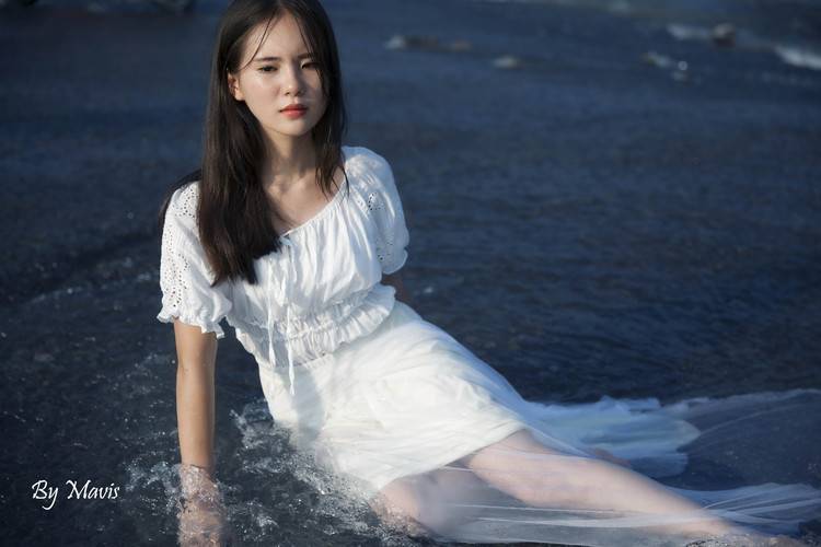 温柔如水的清纯少女