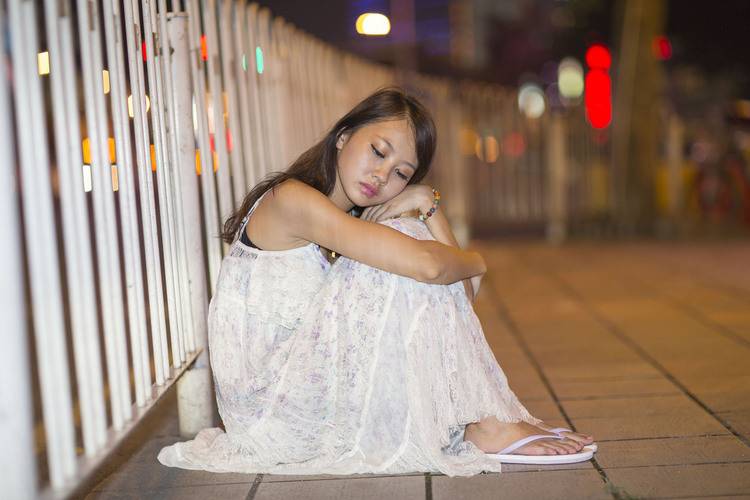 清纯少女长裙酥胸诱惑-8