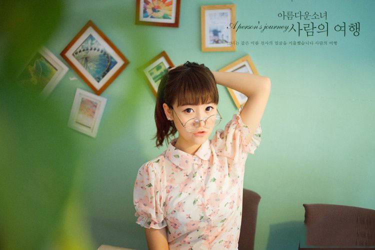 清纯复古美女街拍高清大图