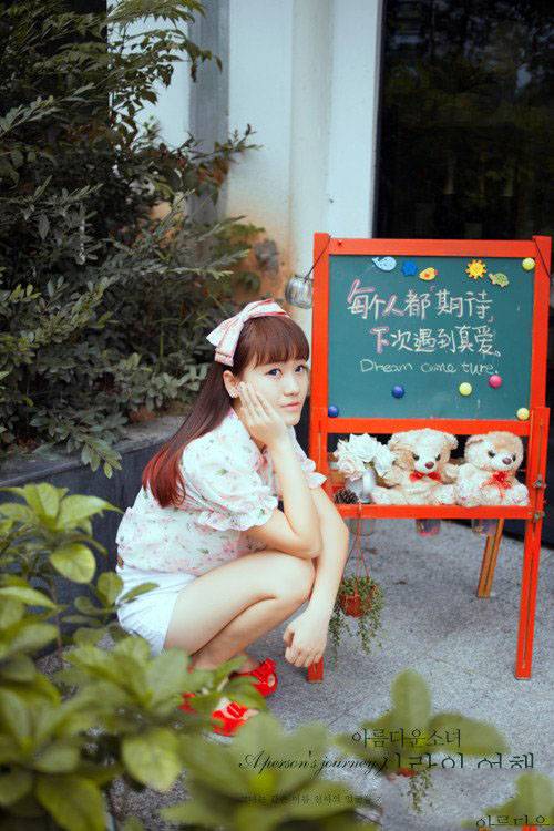 清纯复古美女街拍高清大图-4