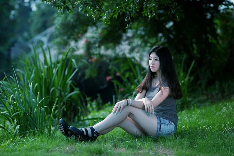 可爱清纯美女户外写真-3