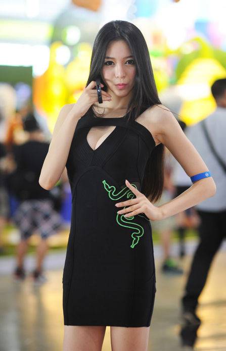 爆乳大胸雷蛇Razer showgirl性感亮相-3